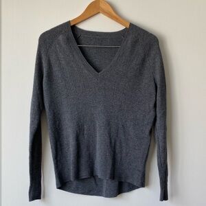 Theory Kommie 100% Perforated Wool V-Neck Pointelle Knit Pullover Sweater